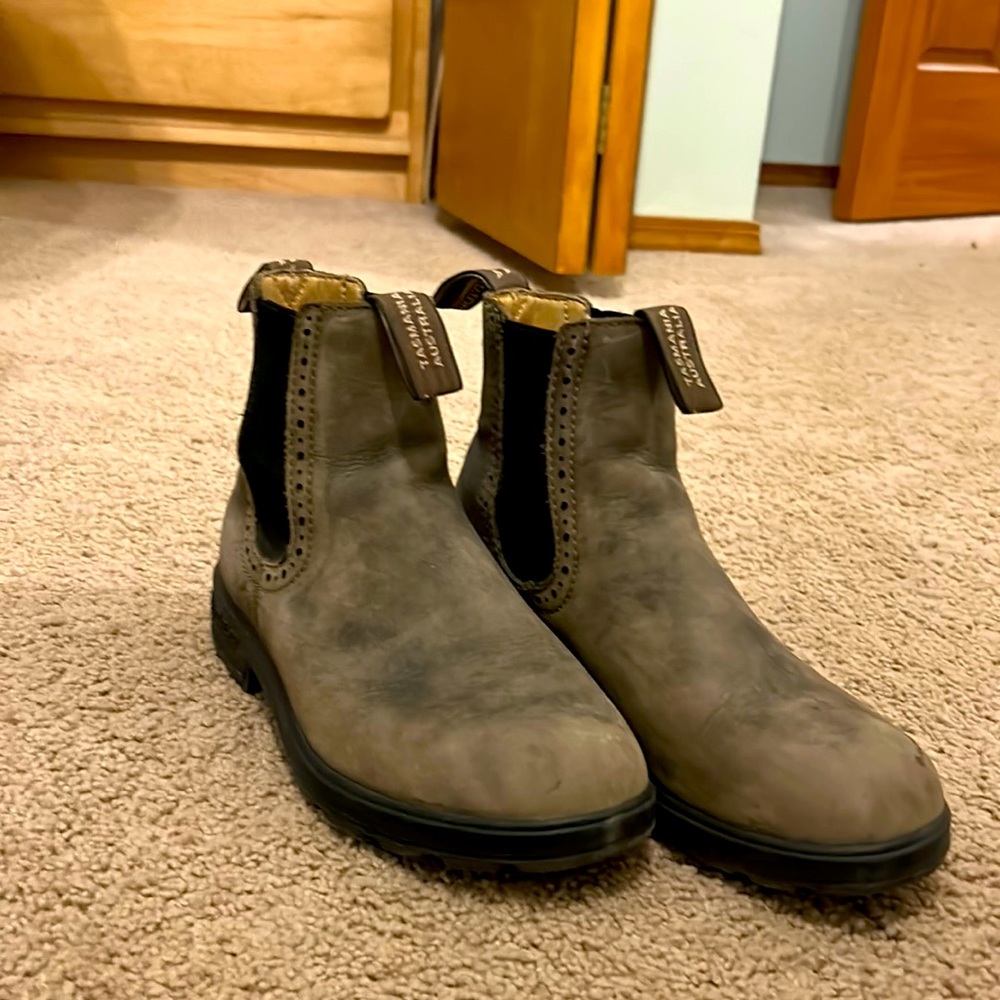 Women’s Blundstone’s #1351
WOMEN'S ORIGINALS
HIGH TOP BOOTS - RUSTIC BROWN